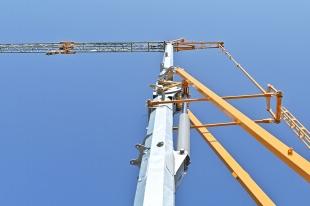 Potain-launches-first-crane-in-the-new-Evy-self-erecting-range-07.jpg